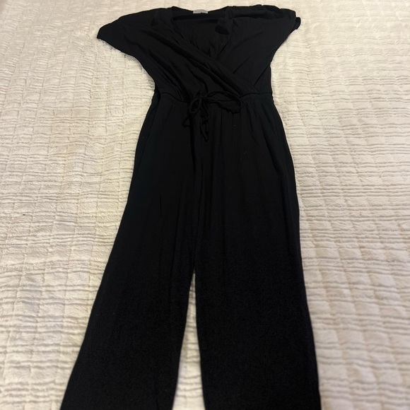 Michael Stars Women’s Chelan Black Short Sleeve Cropped Jumpsuit Size M - Picture 4 of 4